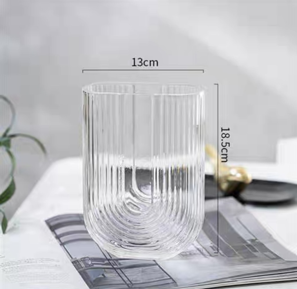 Lọ hoa thuỷ tinh chữ U