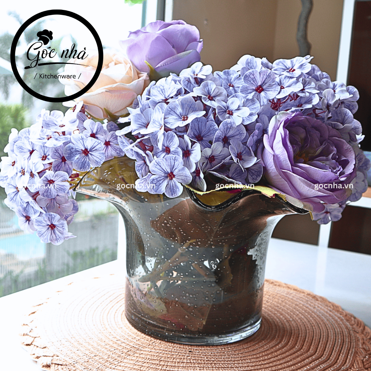 Bình Hoa Thuỷ Tinh Dáng Loe