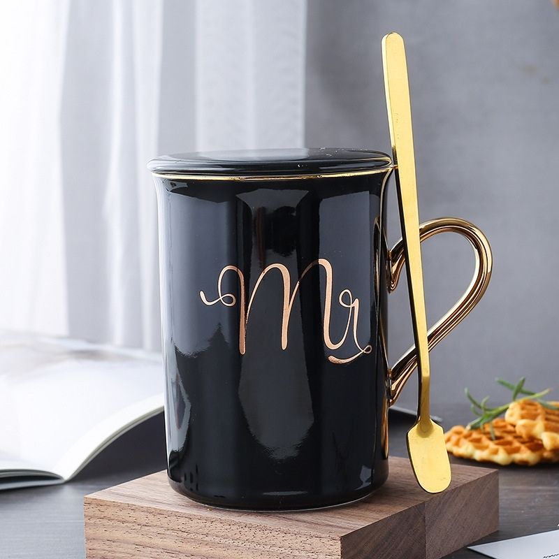 Ly sứ Mr&Mrs tay cầm vàng