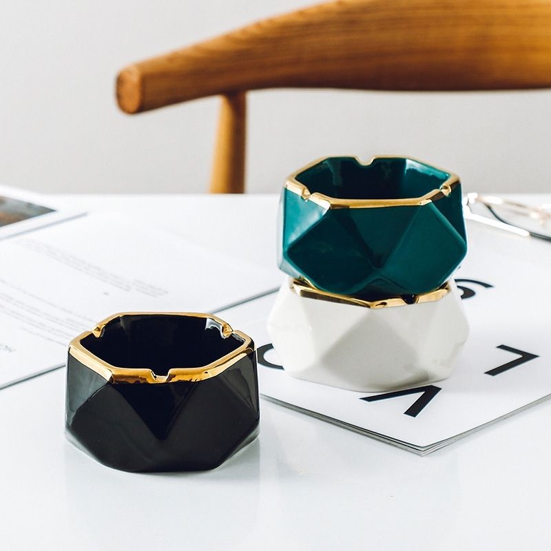 Gạt tàn tròn viền vàng