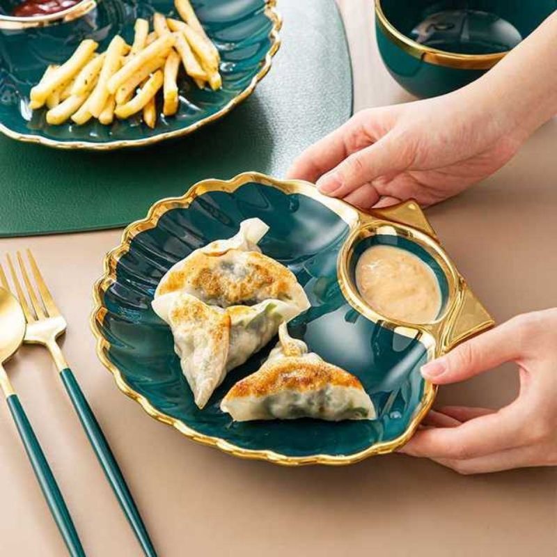 Dĩa hình sò chia ngăn viền vàng