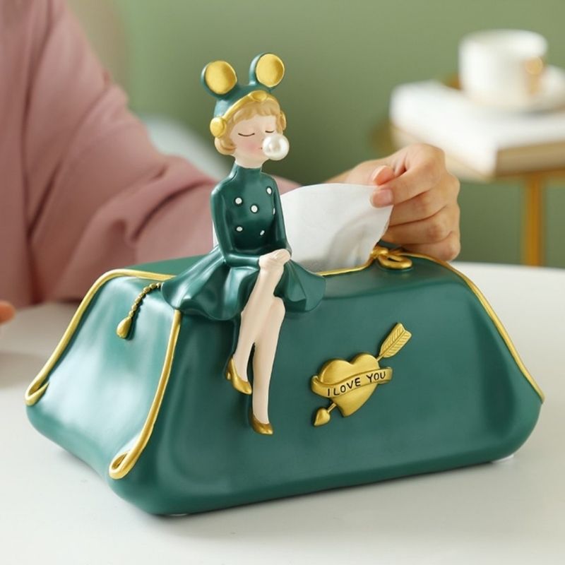 Hộp khăn giấy cô gái mặc đầm