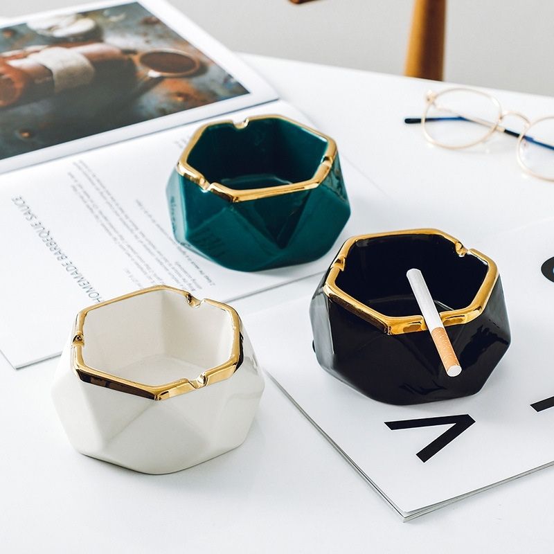 Gạt tàn tròn viền vàng