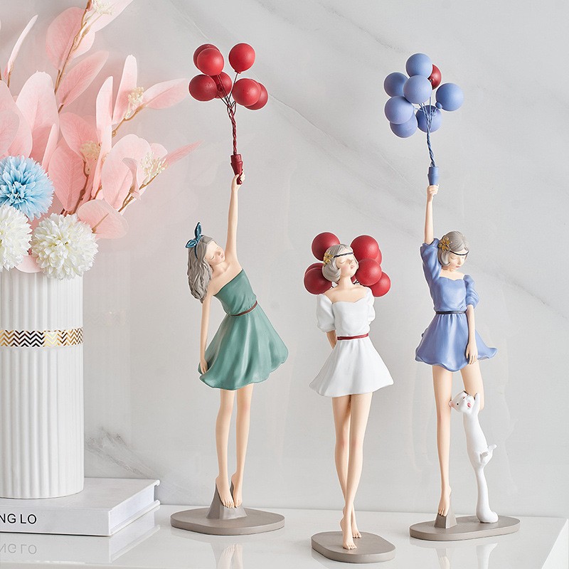 Tượng Cô Gái Decor Mini Cầm Bóng