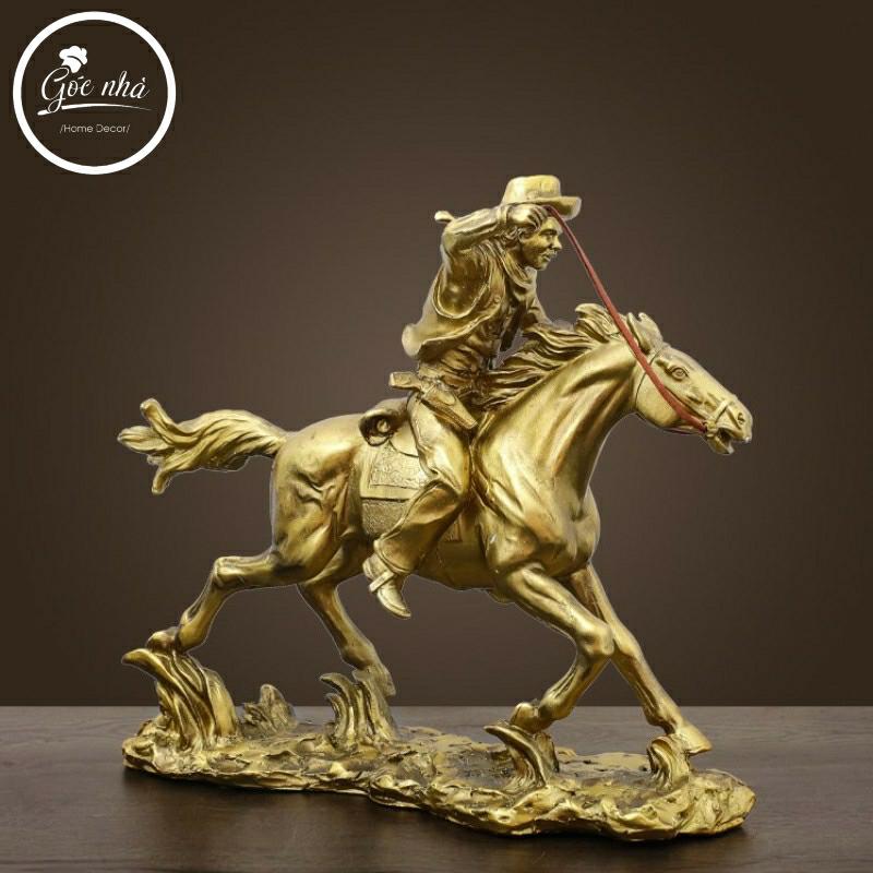 Tượng "Cao bồi cưỡi ngựa"