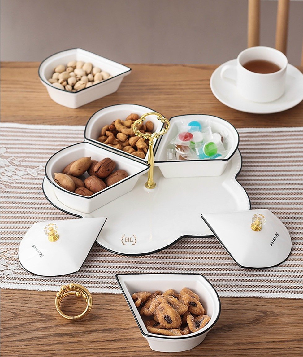 Khay mứt 5 cánh hoa trắng Macaron