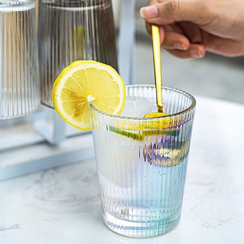 Ly thủy tinh kẻ tăm