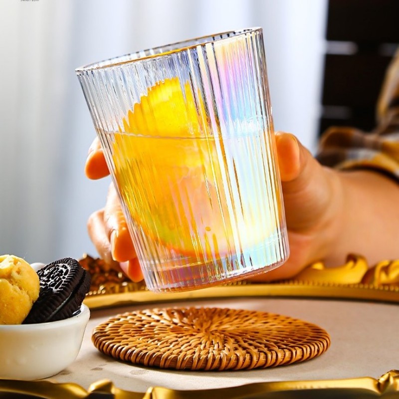 Ly thủy tinh kẻ tăm