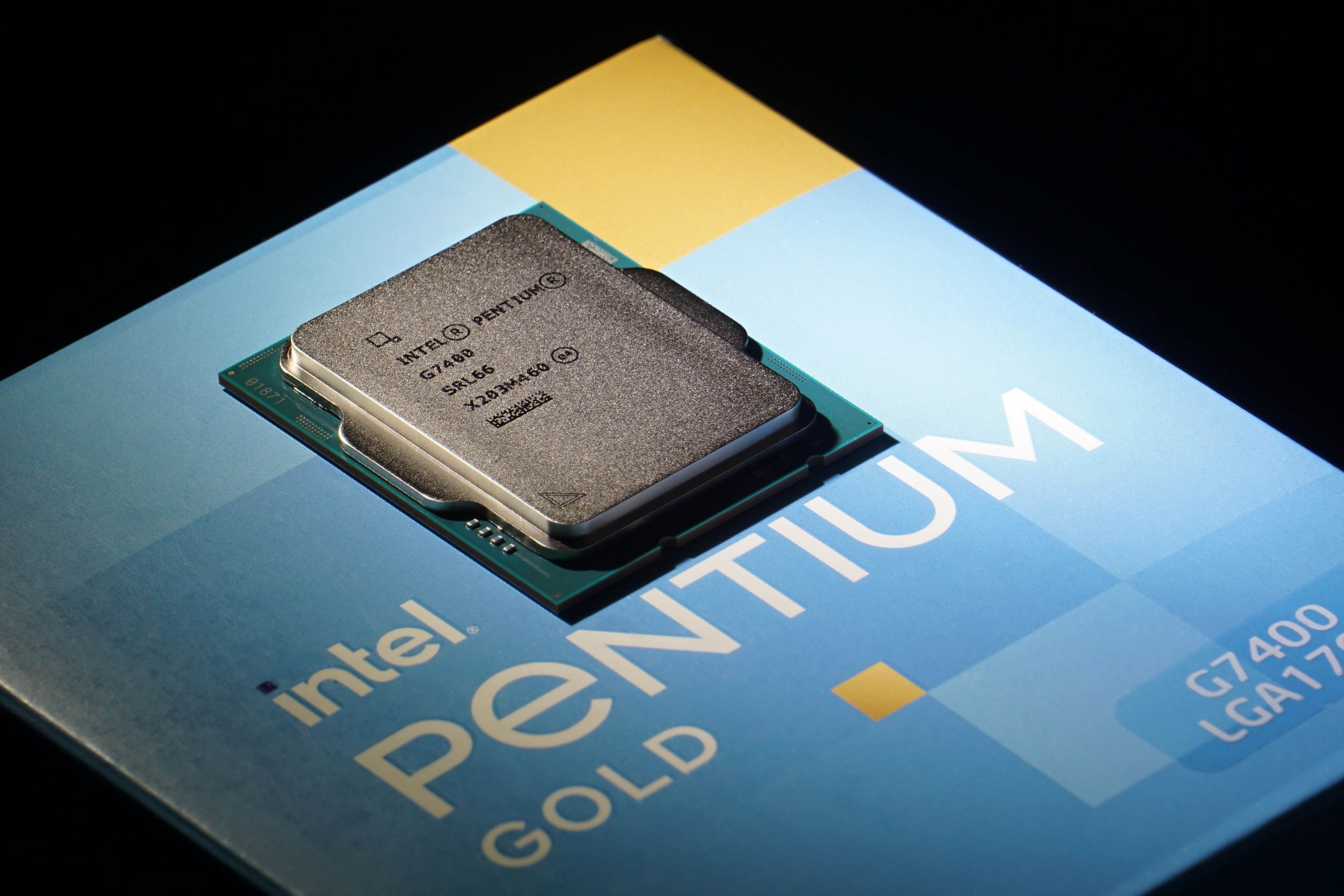 Intel Pentium Gold G7400 là gì?