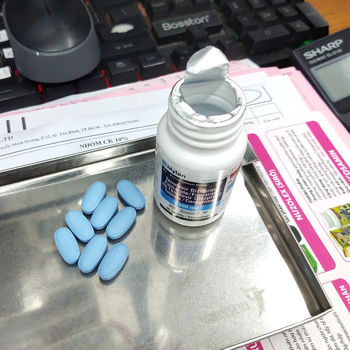 Thuốc Mylan Tenofovir Disoproxil Fumarate 300mg (Ricovir 300mg) Chai 30 viên