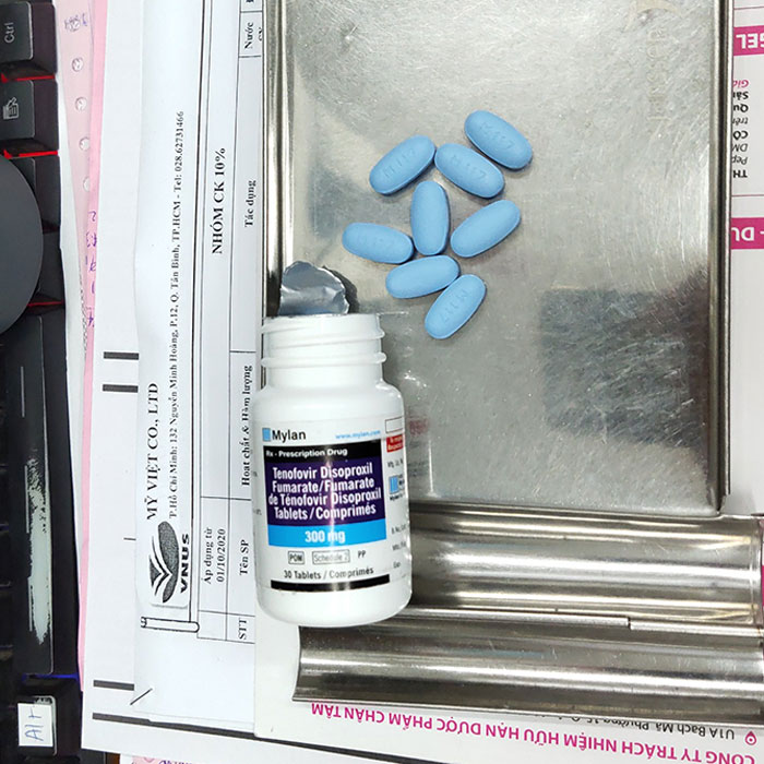 Thuốc Mylan Tenofovir Disoproxil Fumarate 300mg (Ricovir 300mg) Chai 30 viên
