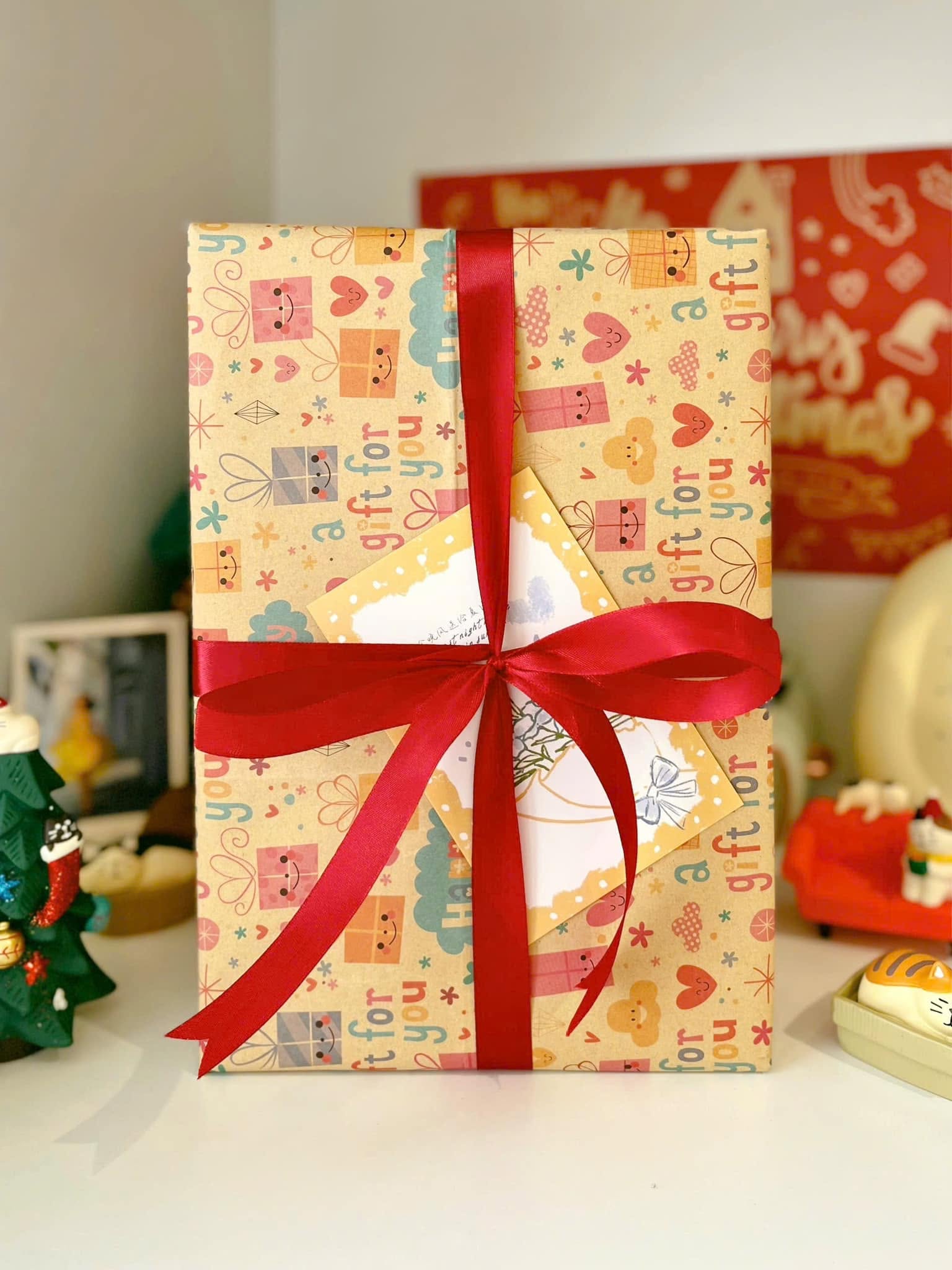 Món quà thắt nơ đỏ được chuẩn bị tại Meeko