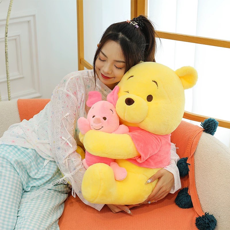 Gấu Pooh ôm heo Piglet