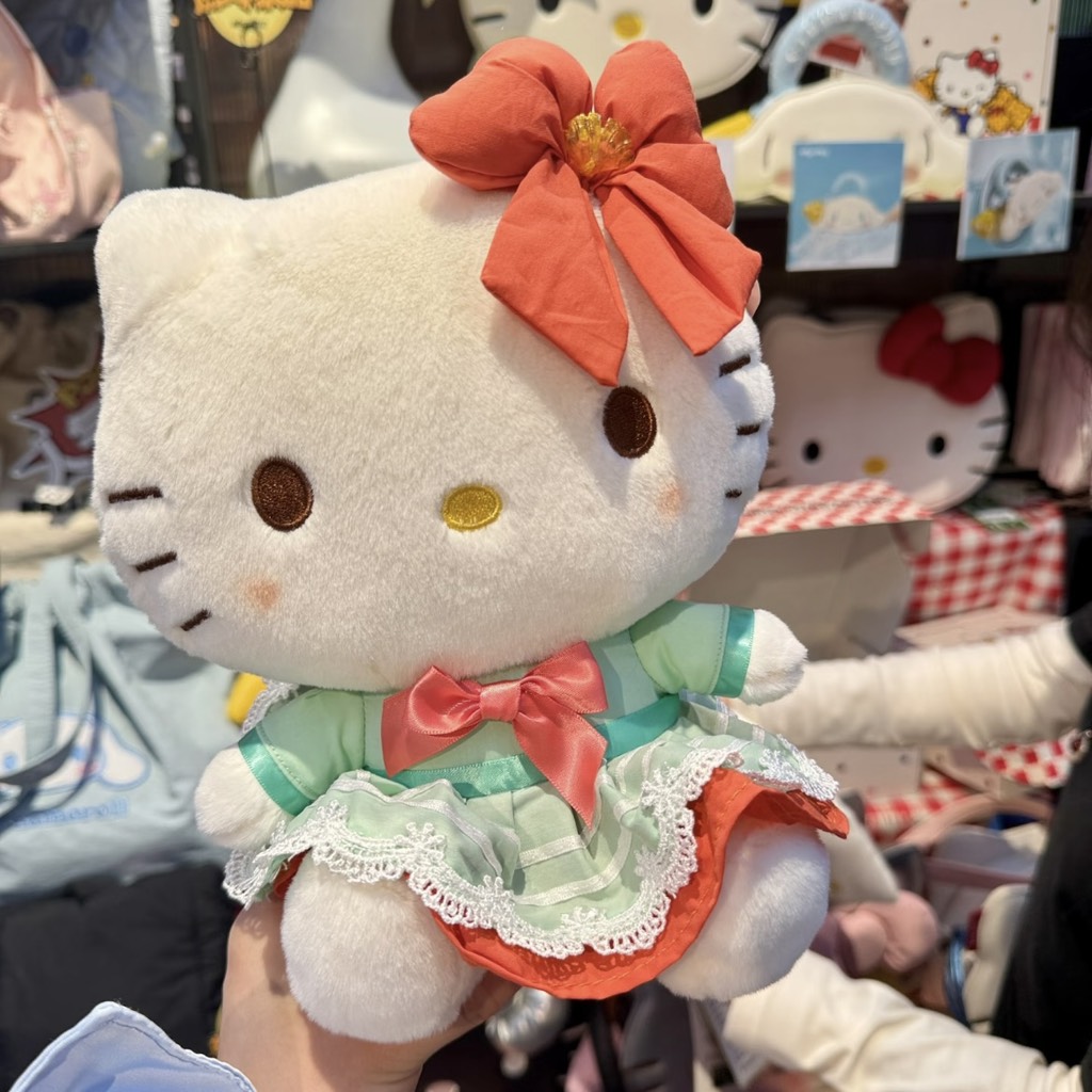 Gấu bông Hello Kitty váy xanh