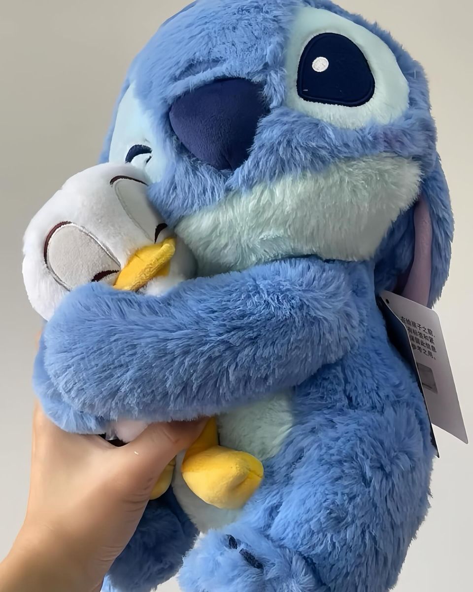 Stitch Hug ôm nhau tình cảm