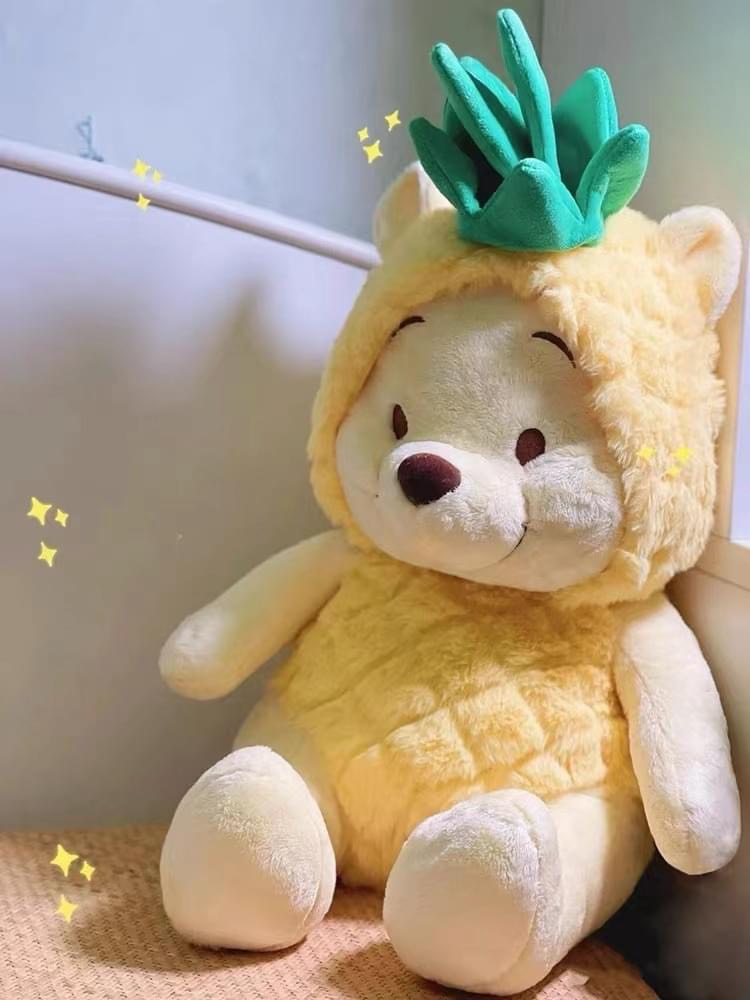 Gấu bông Pooh đội dứa