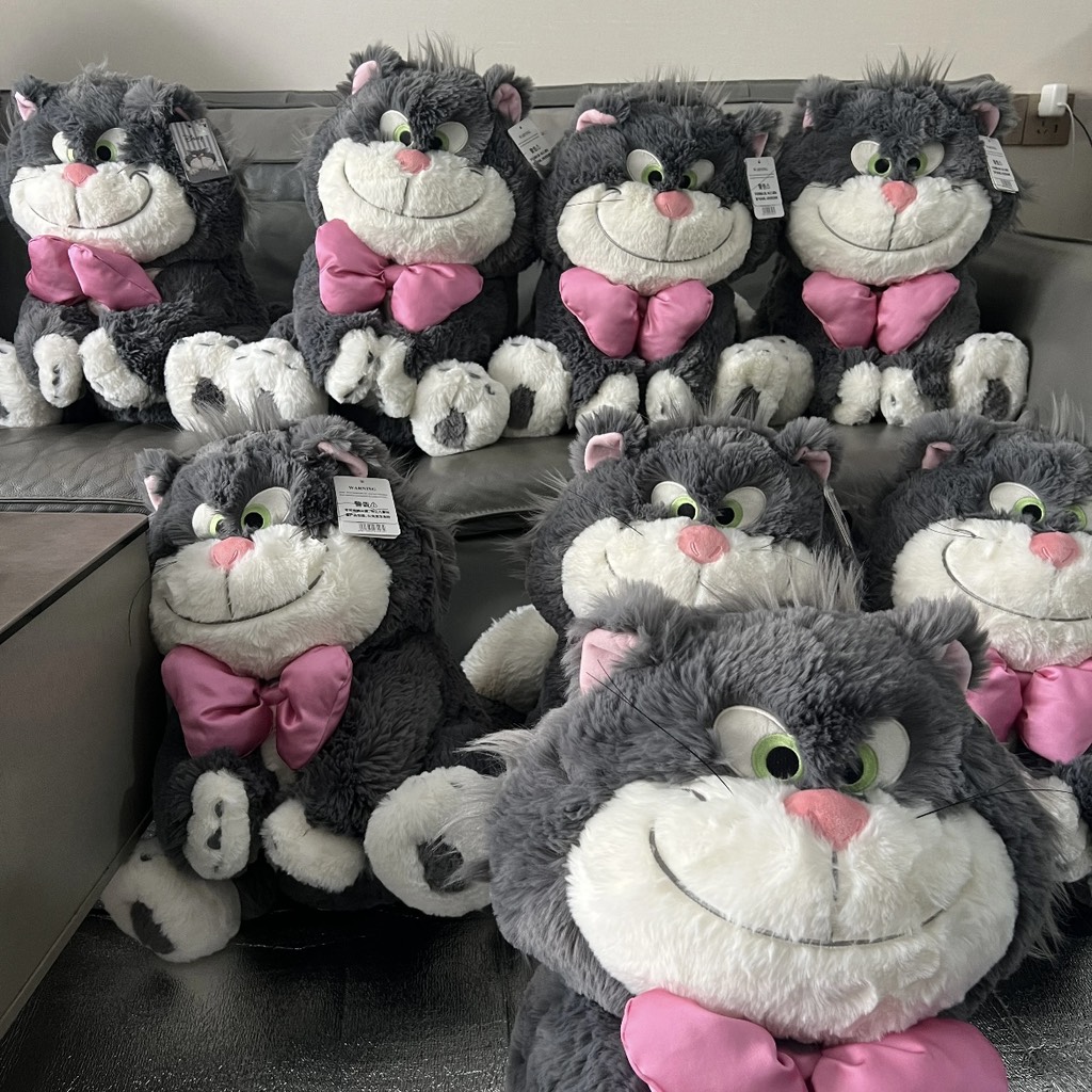 Mèo Lucifer nơ hồng