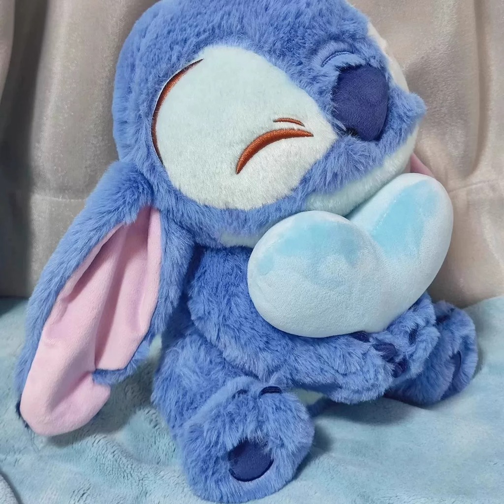 Gấu bông Stitch ôm tim