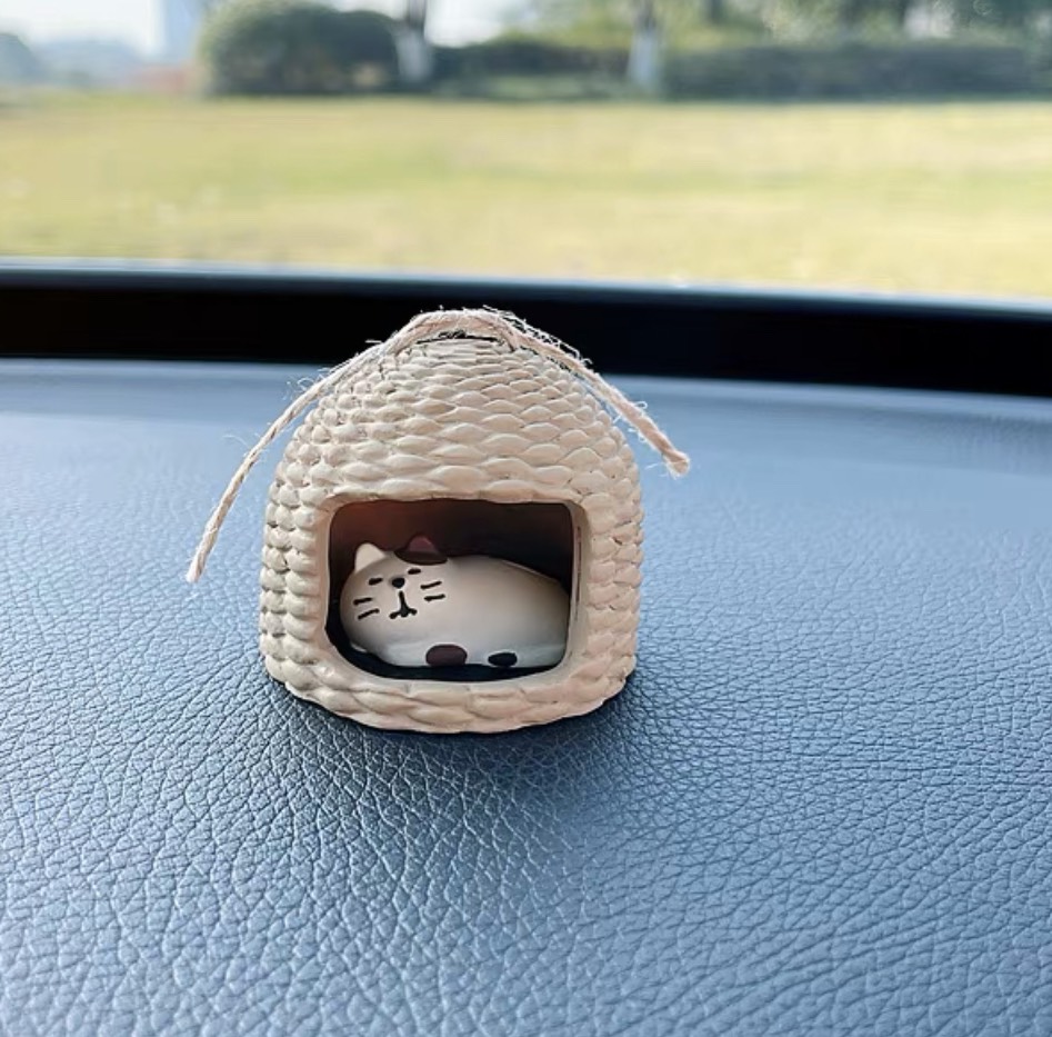 Decor Mèo ngồi ghế Boxy Cat