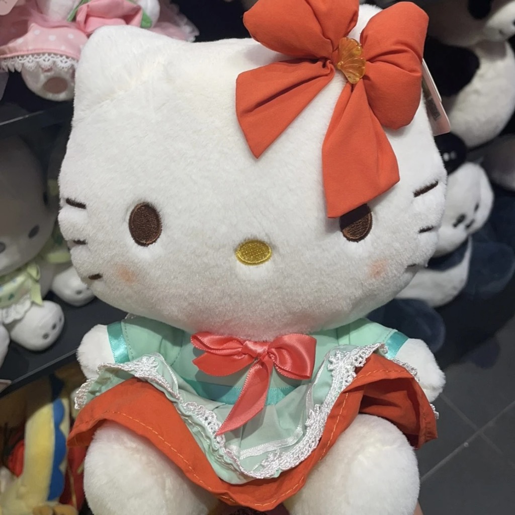 Gấu bông Hello Kitty váy xanh