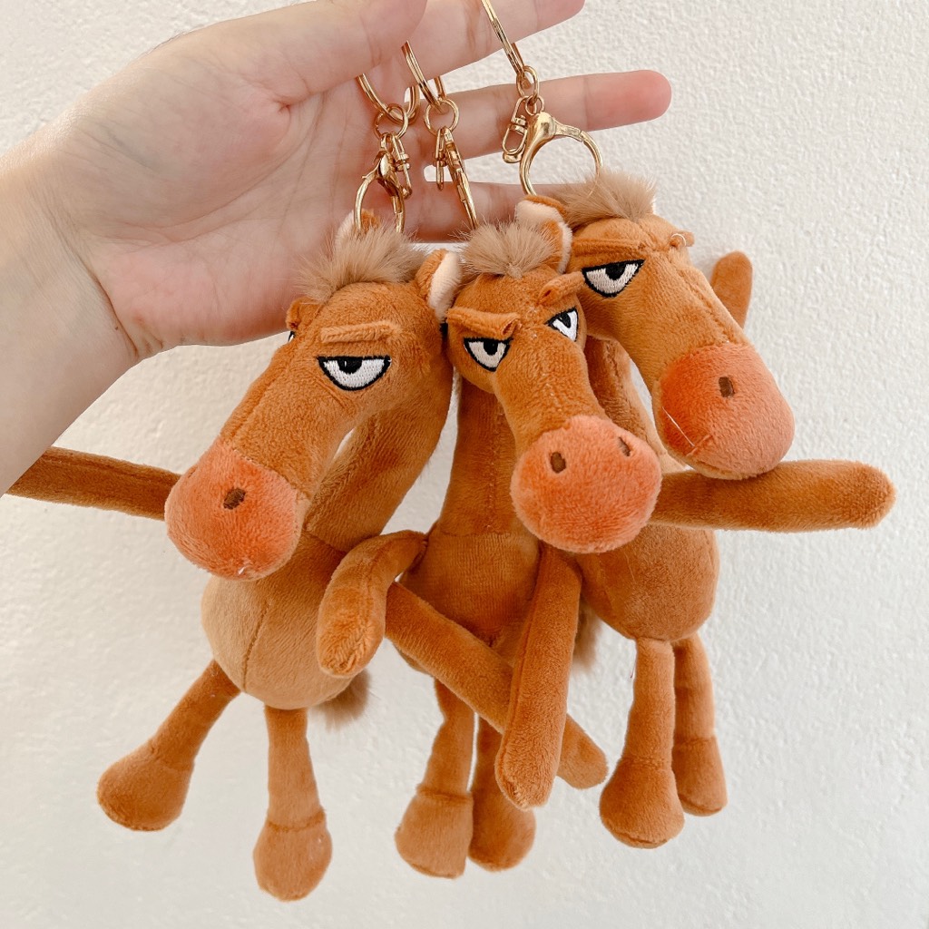 Móc khoá ngựa khoanh tay