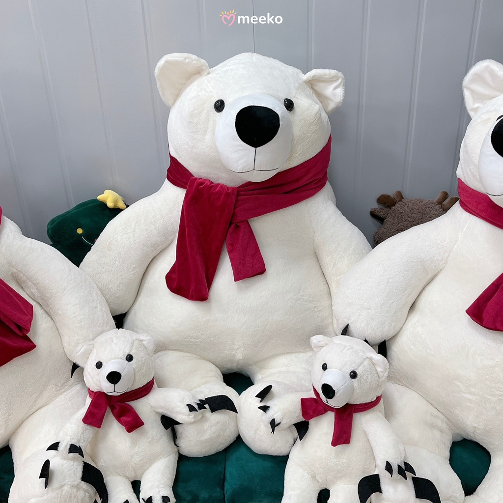 Gấu bắc cực quàng khăn đỏ
