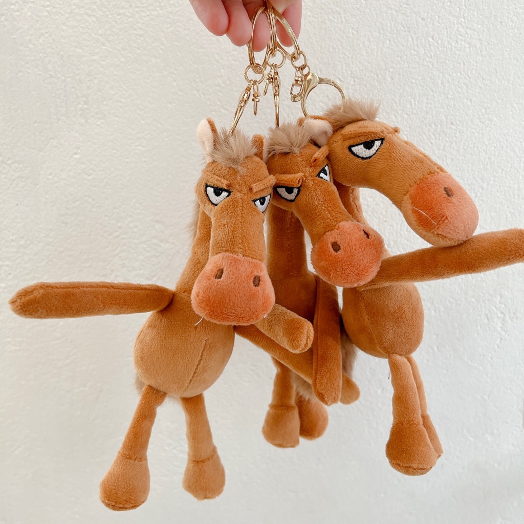 Móc khoá ngựa khoanh tay