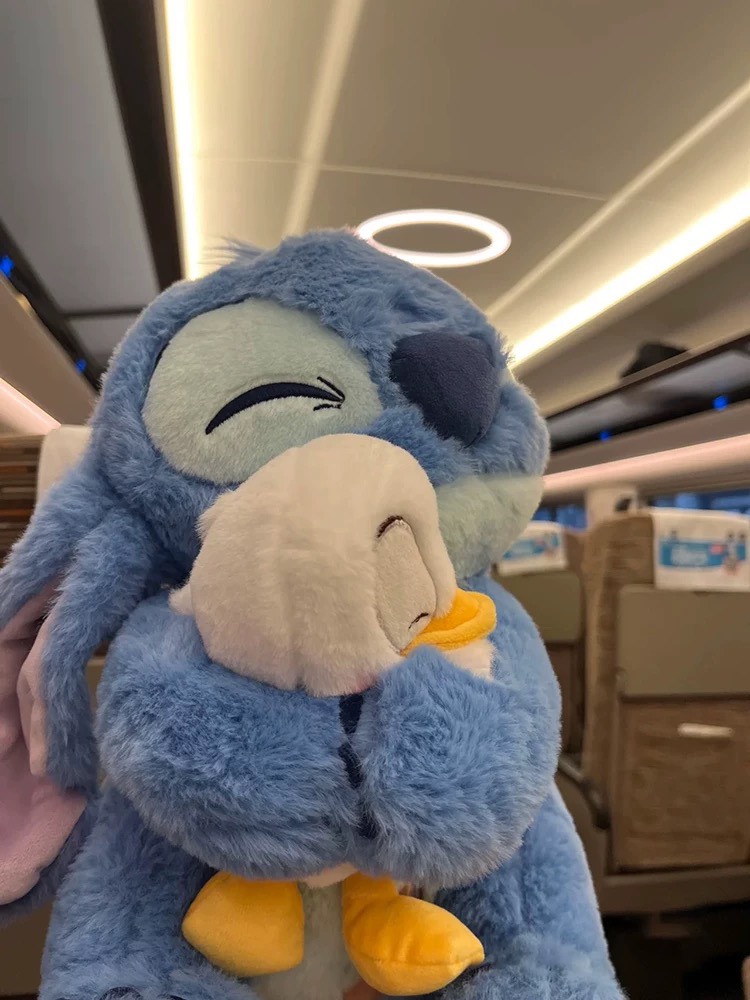 Stitch Hug ôm nhau tình cảm