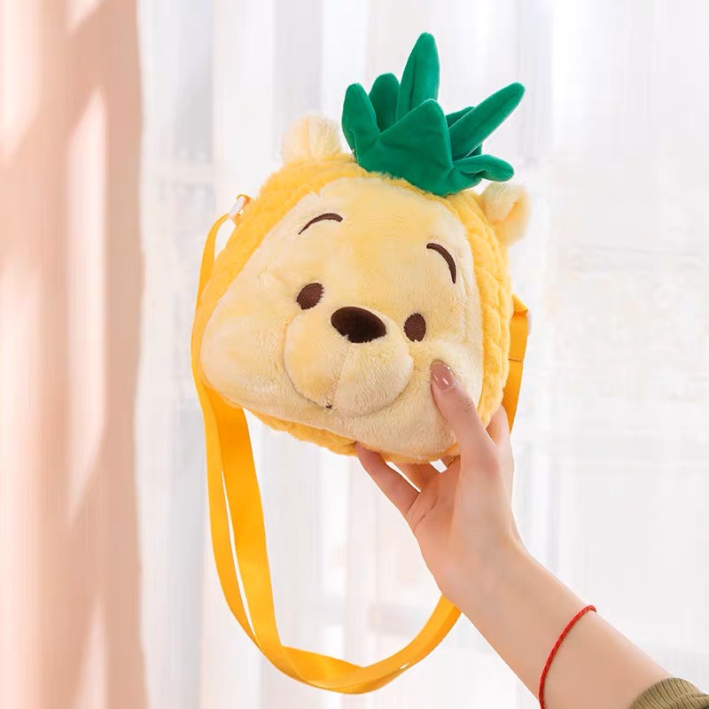 Gấu bông Pooh đội dứa