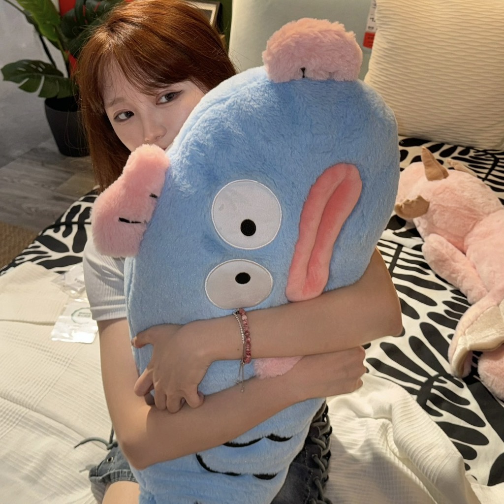 Gối ôm cá mặt hề