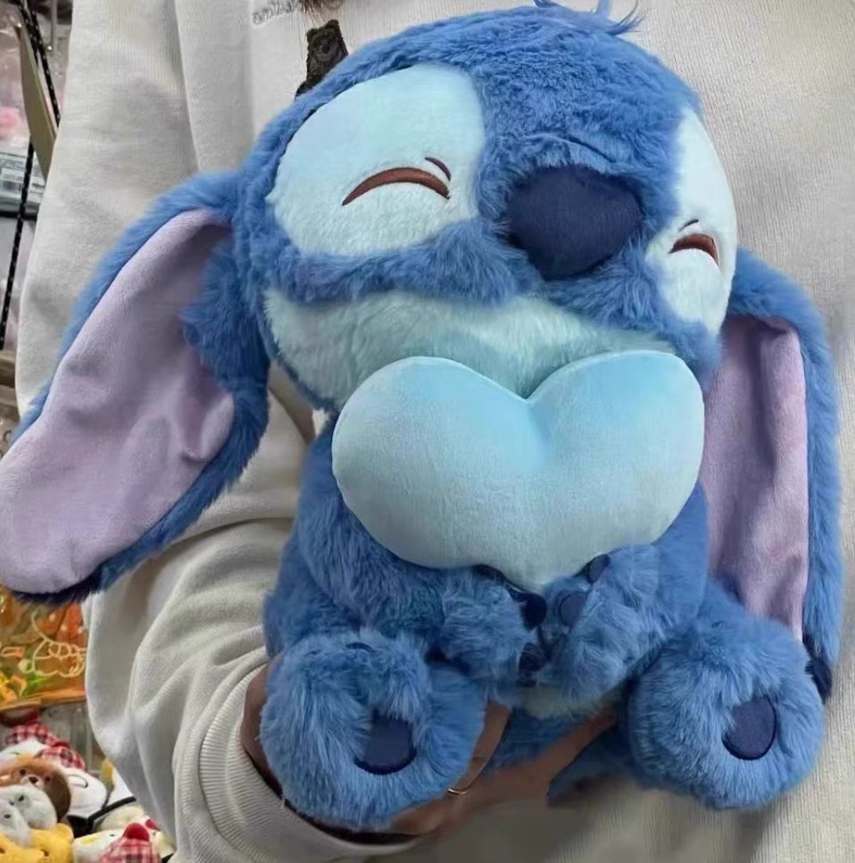 Gấu bông Stitch ôm tim