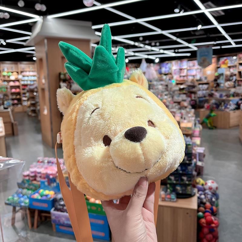 Gấu bông Pooh đội dứa