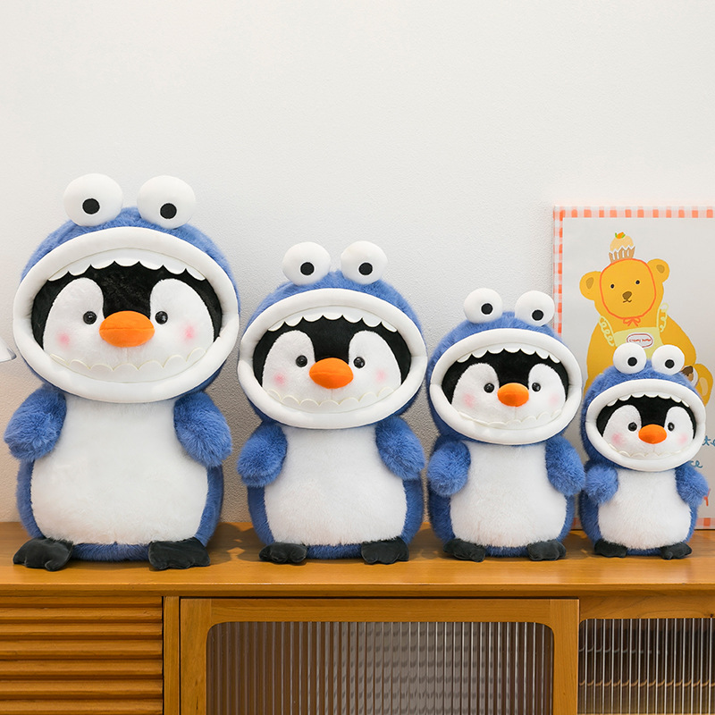 Chim cánh cụt cosplay cá mập