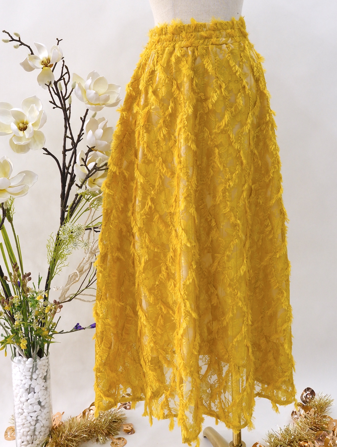 Chân váy dập ly hoa nhí vàng H22-CV038 - Medyla