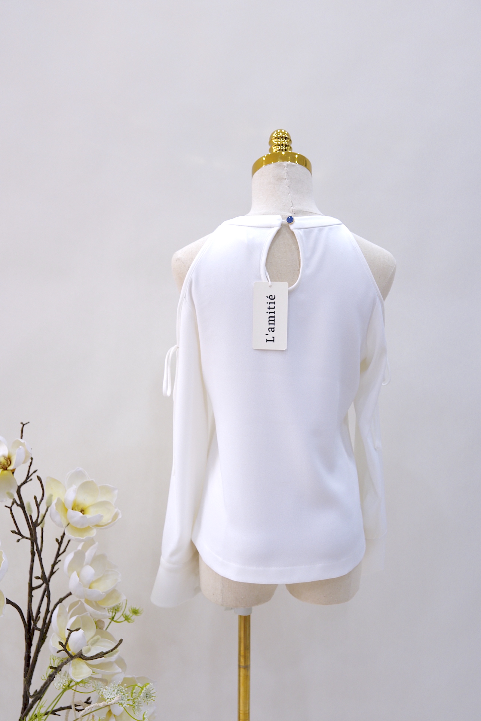 Sơ mi trắng hở vai-A55-M-T
