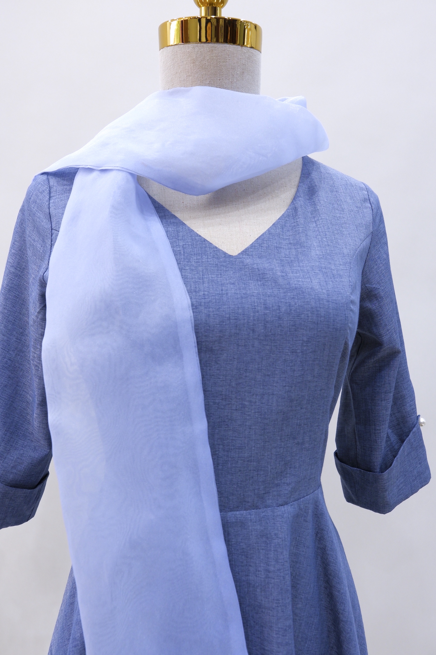 Váy liền thân cổ nơ