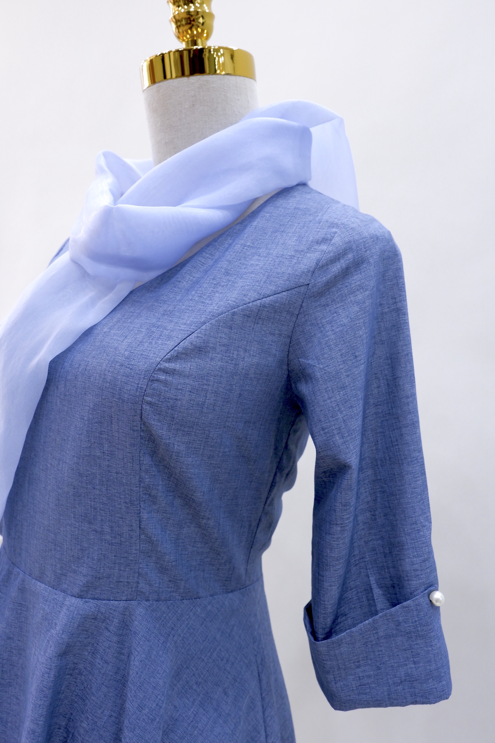 Váy liền thân cổ nơ