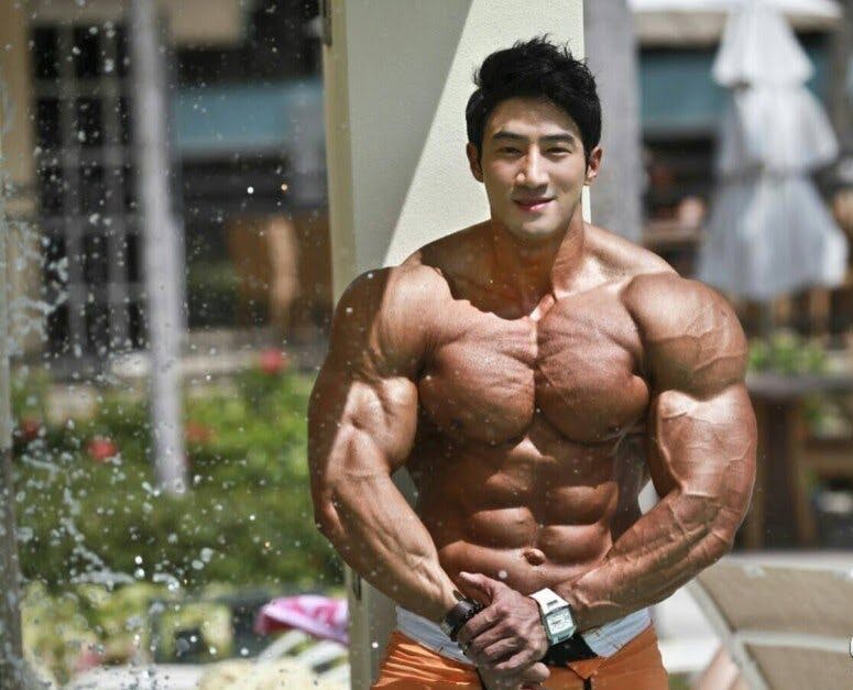 HWANG CHUL SOON – HULK CỦA THẾ GIỚI THỂ HÌNH