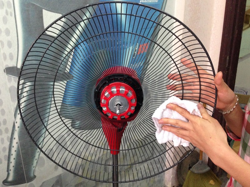 Cách làm sạch cánh quạt không cần tháo khung, không cần rửa Công ty TNHH Hoàng Minh Phúc Hưng