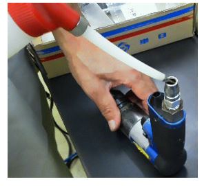 Máy mài khí L-25B NITTO dùng dầu bôi trơn nào.