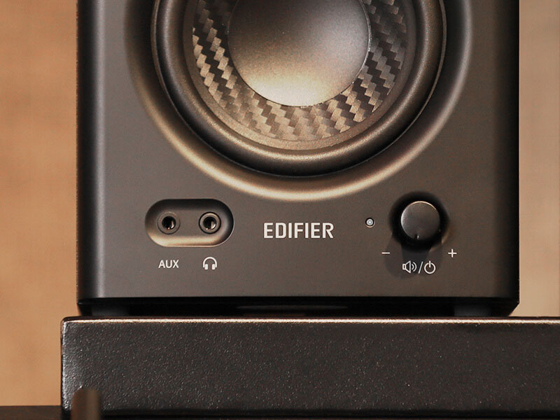Loa Edifier MR4 dễ dàng điều khiển