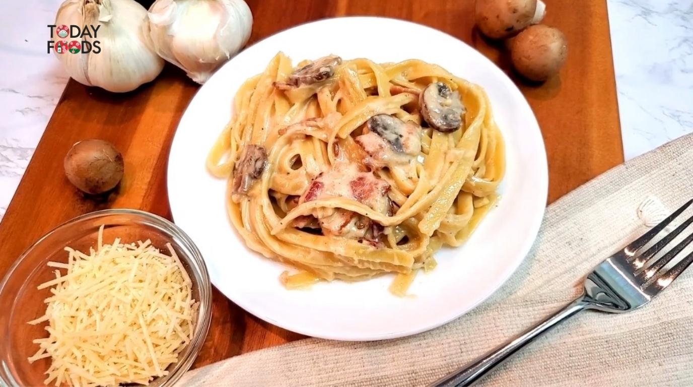 Bucatini Sốt Kem Nấm Và Parmesan