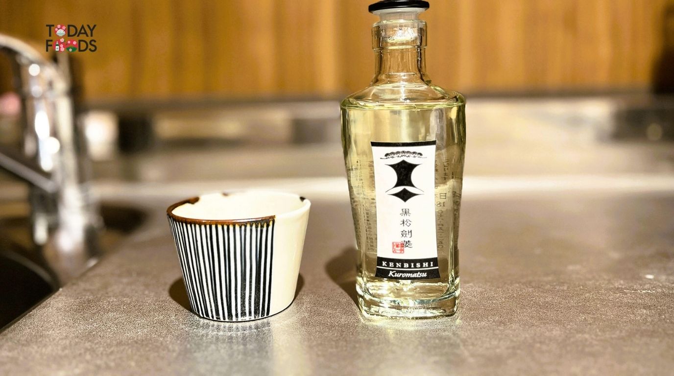 Kết Cấu Của Rượu Sake Kuromatsu Kenbishi 17% 180ML