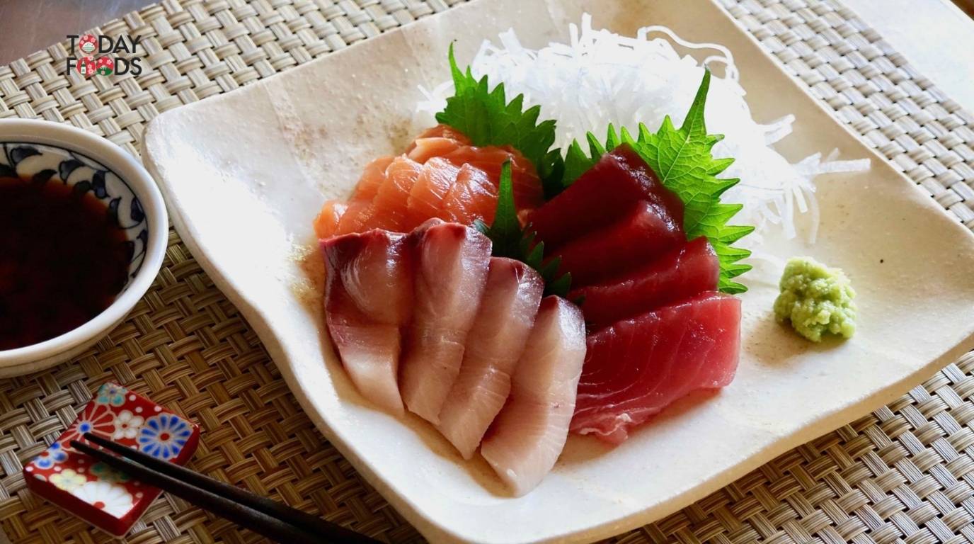 Nước tương Nhật chấm sushi và sashimi