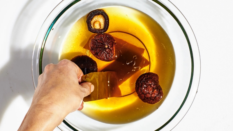 Dùng Mirin Takara nấu nước dùng Dashi