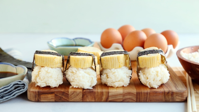 Sushi cuộn trứng