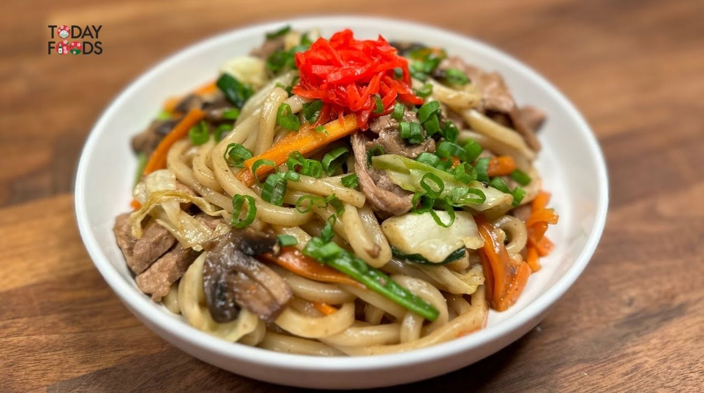 Udon xào thịt và rau củ với nước tương Nhật