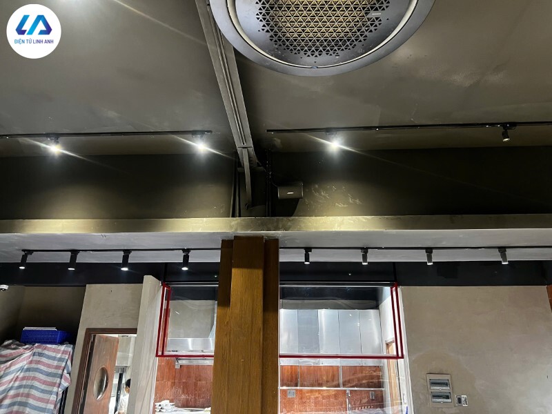 Công trình loa âm trần Bose DM3SE với amply Denon AVR-X2800H