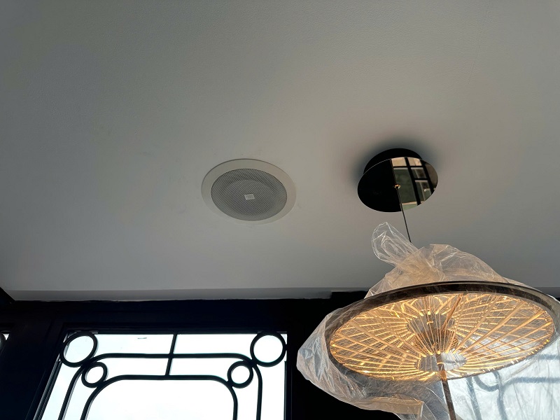 Lắp đặt hoàn thiện hệ thống loa âm trần JBL cao cấp hơn 100 triệu cho khách hàng tại Hà Nội