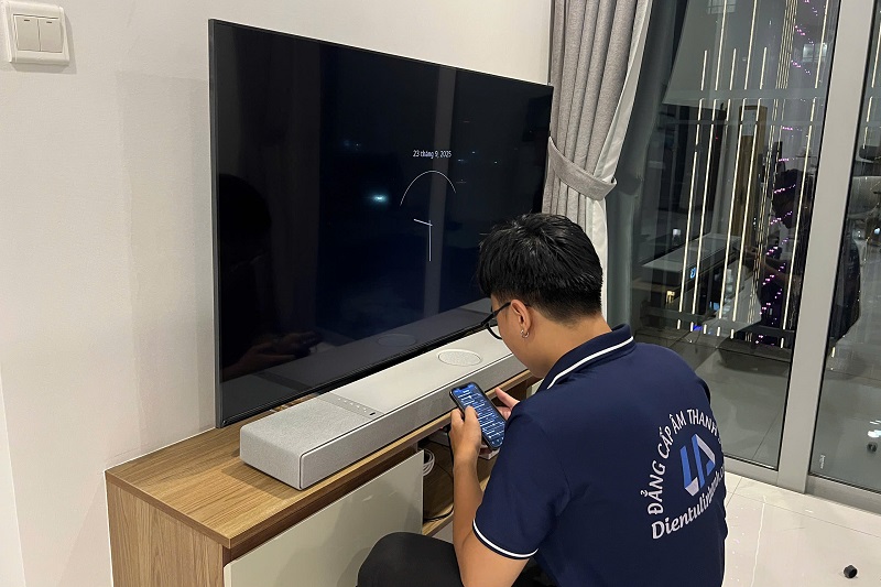 Chiêm ngưỡng bộ loa soundbar KEF XIO và siêu sub KEF KC62 gần 100 triệu